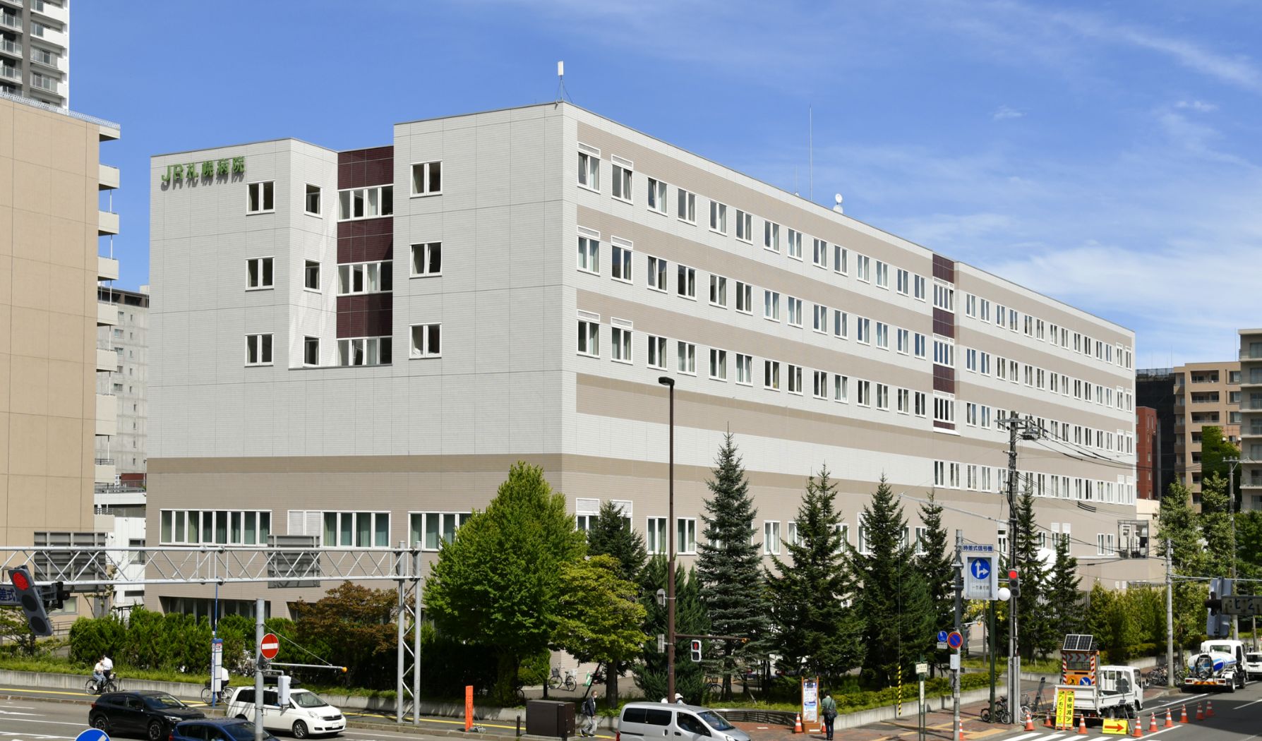 JR札幌病院 ウエストタワー徒歩7分（500m）／イーストタワー徒歩7分（520m）