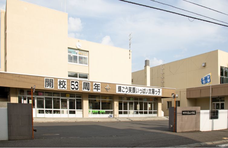 市立東山小学校【通学指定校】（徒歩8分 / 600m）