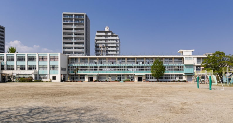 市立精義小学校〈通学指定校〉（120ｍ・徒歩2分）