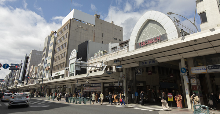 四条通（約3,200ｍ）●寺町京極商店街を着点に計測