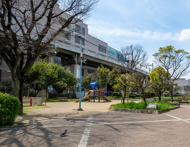 西九条公園　徒歩3分（240ｍ）