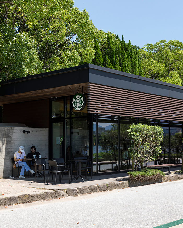 スターバックスコーヒー福岡大濠公園店（880m/徒歩11分）