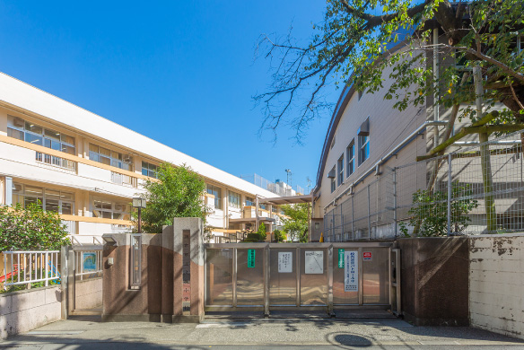 調布市立滝坂小学校【通学指定校】（徒歩13分／1,020m）