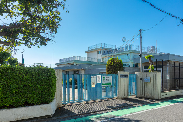 調布市立第八中学校【通学指定校】（約1,800m）