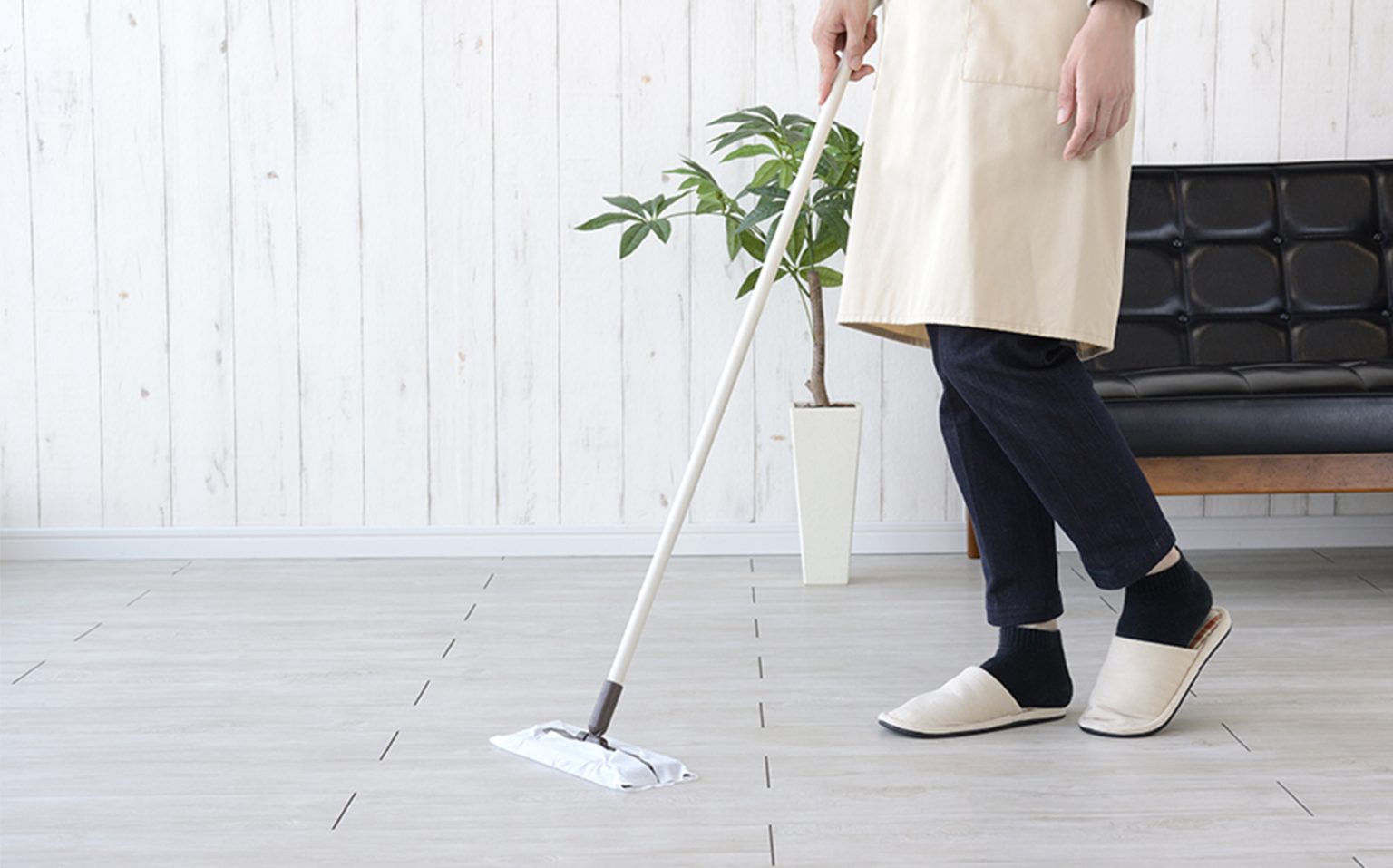 実は手順が大事!知っておきたいフローリング掃除のコツ | くらしのレシピ | お役立ちコラム | 【公式】THE LIONS 大京の新築・分譲 ...